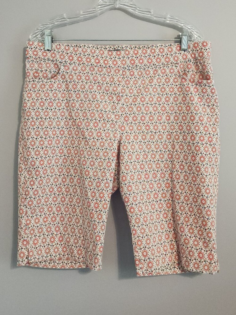 Colorful XL 89th & Madison Pull on Bermuda Shorts with Pockets